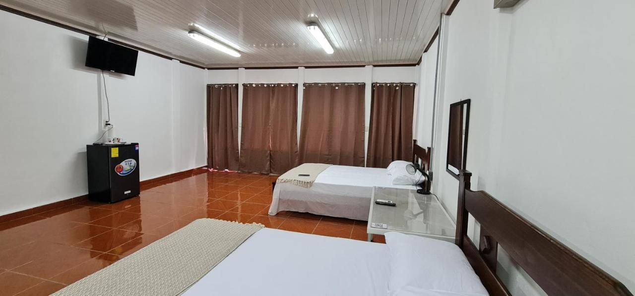 Sleep&Go! Cabina Cuadruple En Siquirres Centro - And Rafting Tour! Siqurres Da Alegria Dış mekan fotoğraf