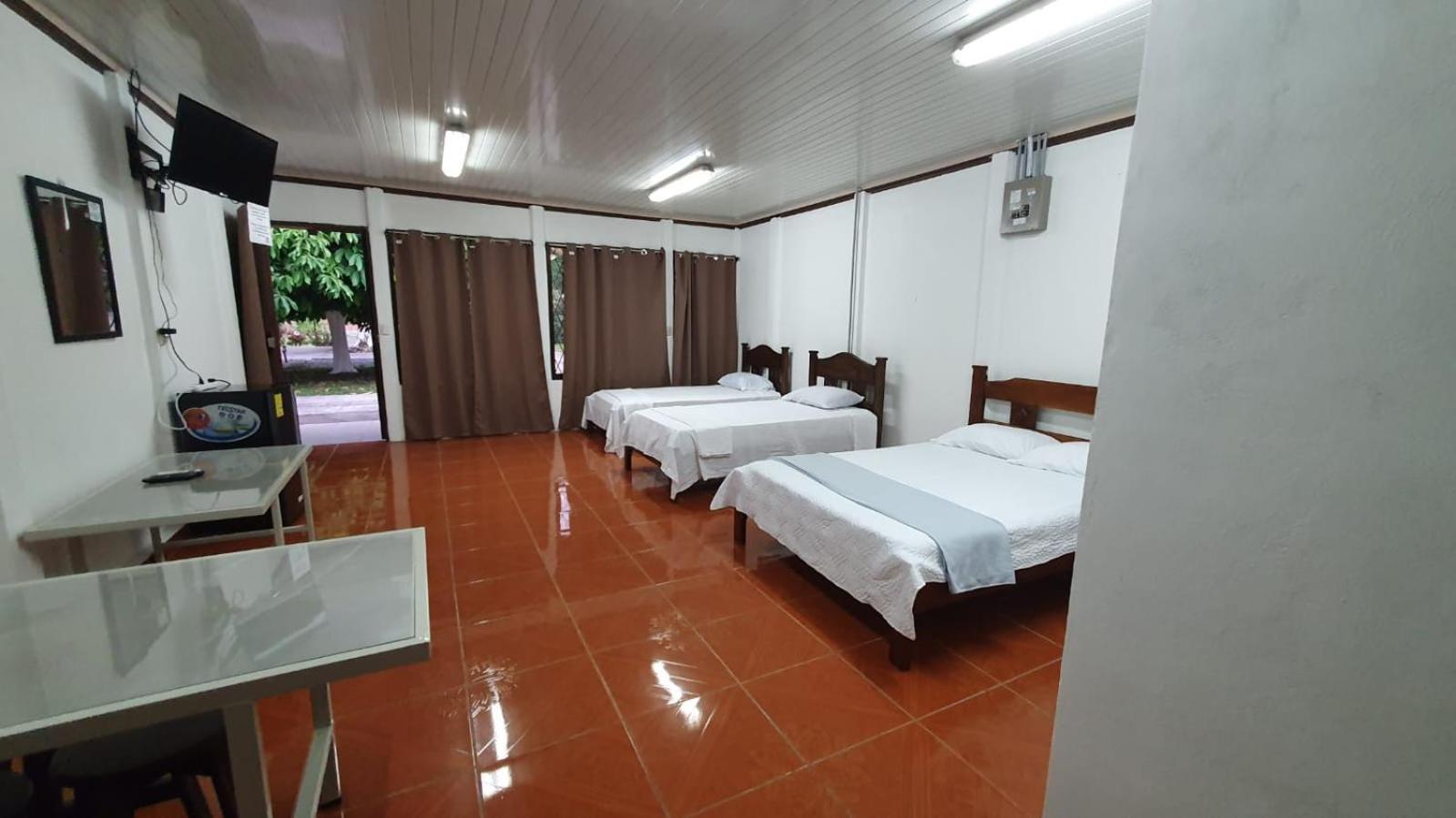 Sleep&Go! Cabina Cuadruple En Siquirres Centro - And Rafting Tour! Siqurres Da Alegria Dış mekan fotoğraf
